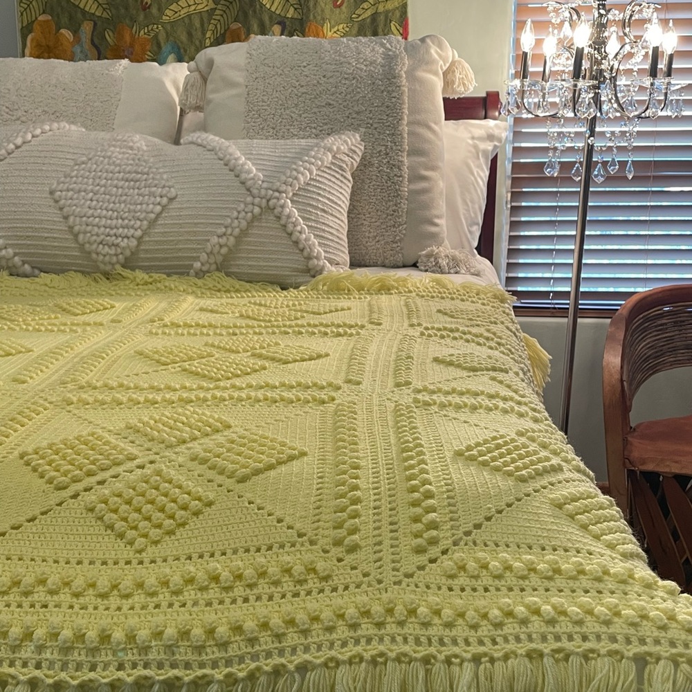 Vintage Handmade Crochet Blanket Exquisite Craftsmanship